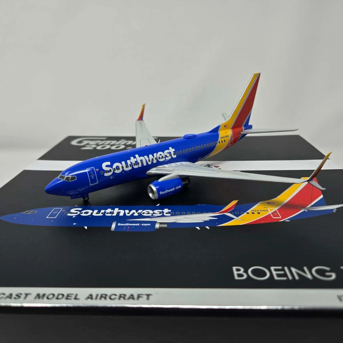 Preços baixos em Boeing 737 Escala 1:200 Aeronaves e espaçonaves