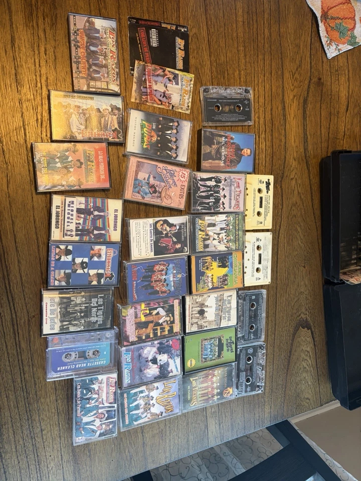 Mexican Cassette Tapes Lot Of 27 Tapes And Case Pre owned - Imagem 2 de 3