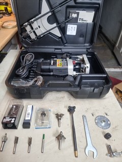 TREND T5EV2 TROUTER 240 VOLTS WITH ACCESSORIES CARRY CASE & ROUTER BITS
