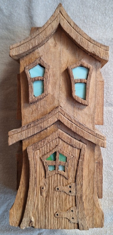 HAND CARVED WOOD. ELVEN HOUSE. WINDOWS LIGHT UP.