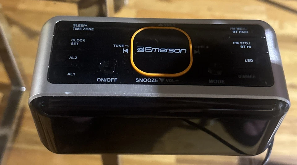 Emerson SmartSet Alarm Clock Radio with Bluetooth Speaker CKS1521, Dual Alarm, - Image 2 of 4