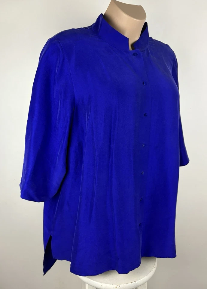 Túnica Eileen FIsher de seda tamanho 3X azul arroxeado manga 3/4 colarinho mandarim - Imagem 3 de 4