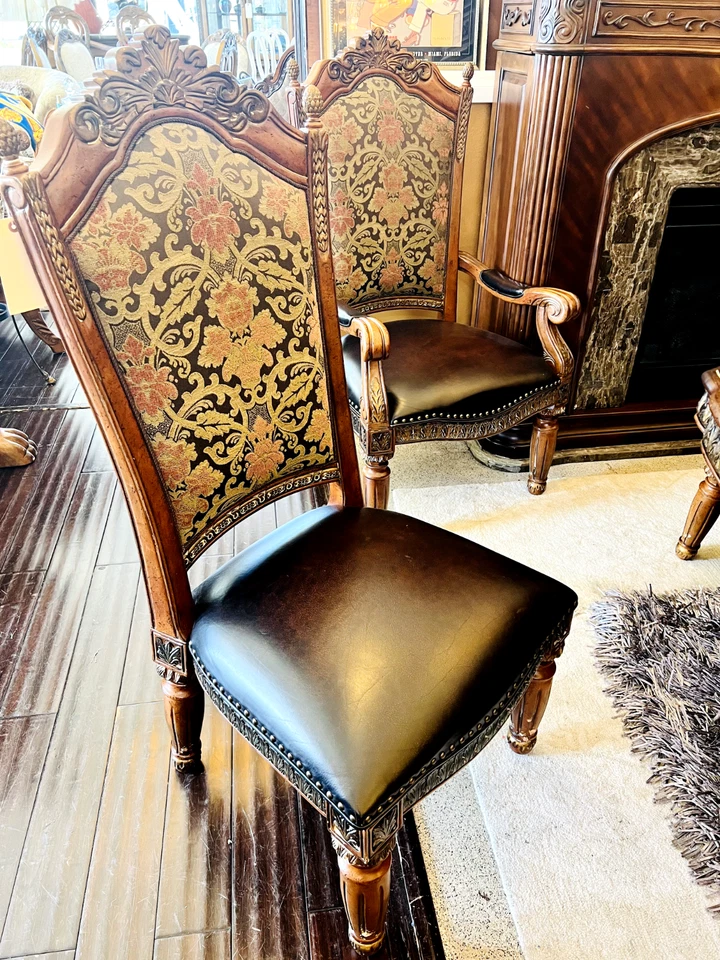 AICO by Michael Amini Villa Valencia 7PC dining room set - Image 3 of 4