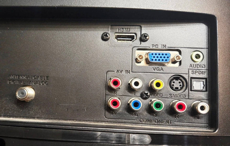 Dynex 19 Inch LCD TV with Remote and Wall mount - Image 4 of 4