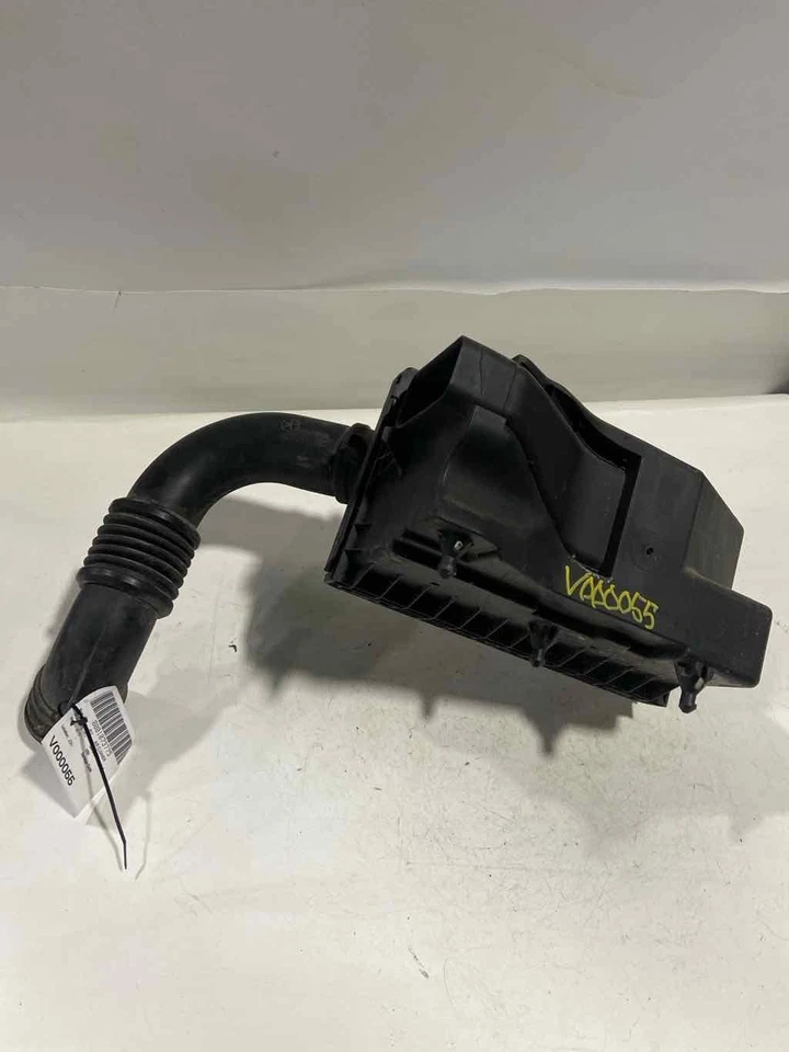 Used Air Cleaner Assembly fits: 2010 Jeep Patriot 2.0 Grade A - Image 4 of 4