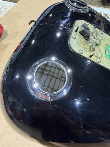 Harley Softail Gas Fuel Tank OEM 2004 Efi Fuel Injected Stock Paint Original - Picture 7 of 24
