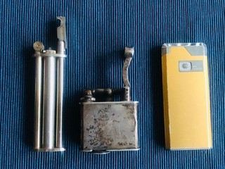 Drei alte Feuerzeuge