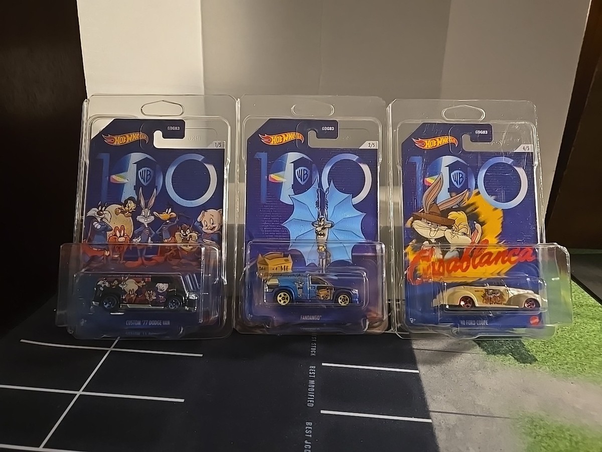 Hot Wheels Warner Brothers 100th Anniversary Looney Tunes Bundle