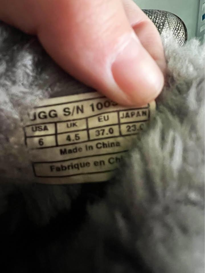 UGG Bailey Button Bling Short Boots  Swarovski Crystal Gem Button Size 6 View 6