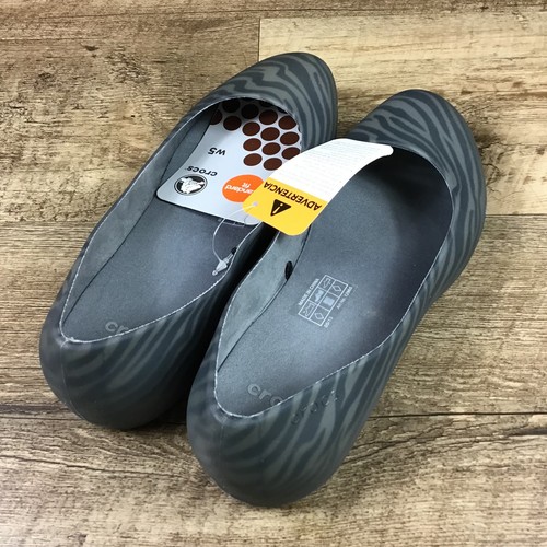 Neu mit Etikett Crocs Damengröße 5 schwarz/grau Zebramuster Ballerinas - Bild 5 von 9