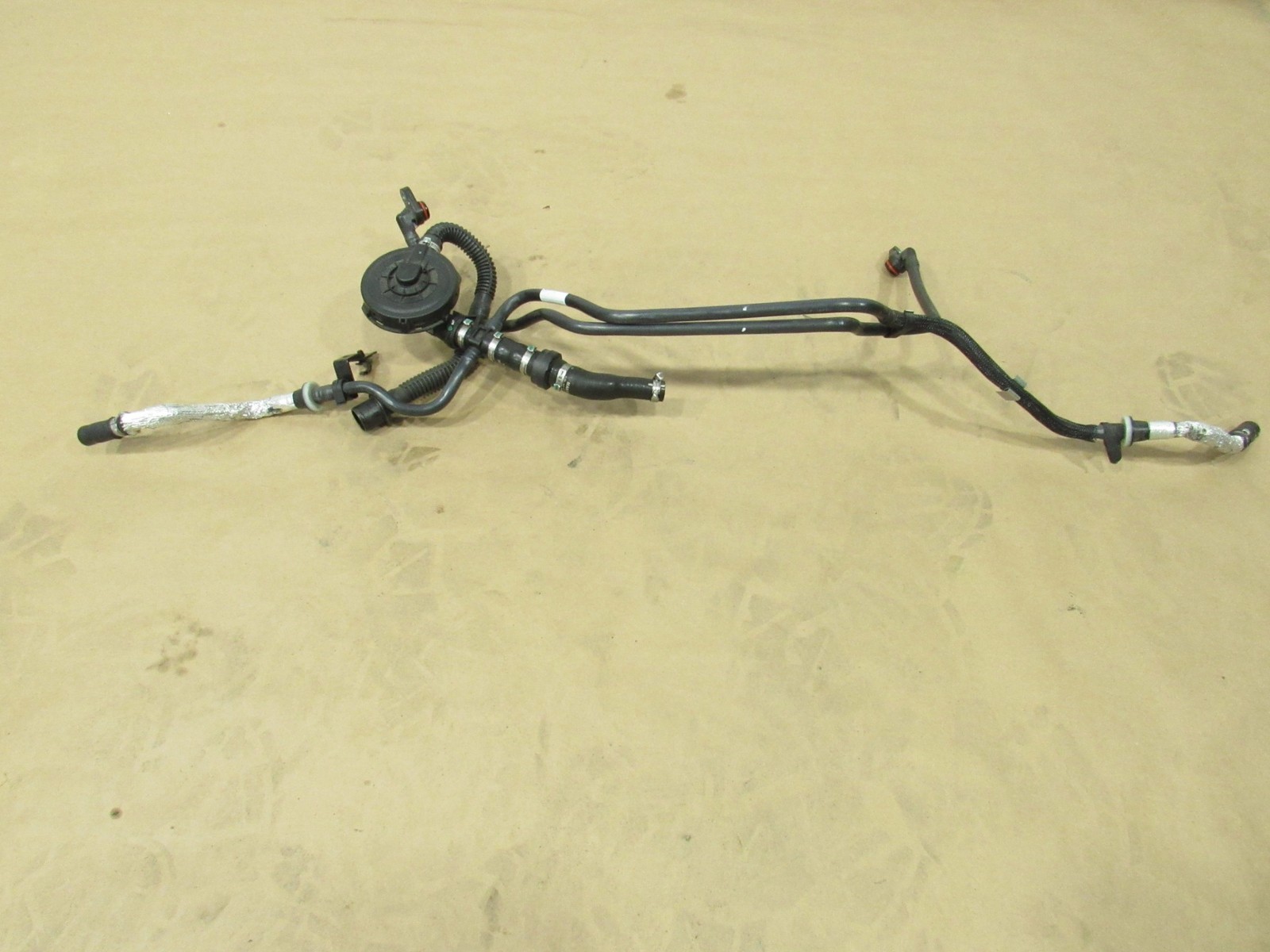 20-23 McLaren GT 2021 Crank Ventilation Valve W/ Hose Pipe Line Tube ;:Y