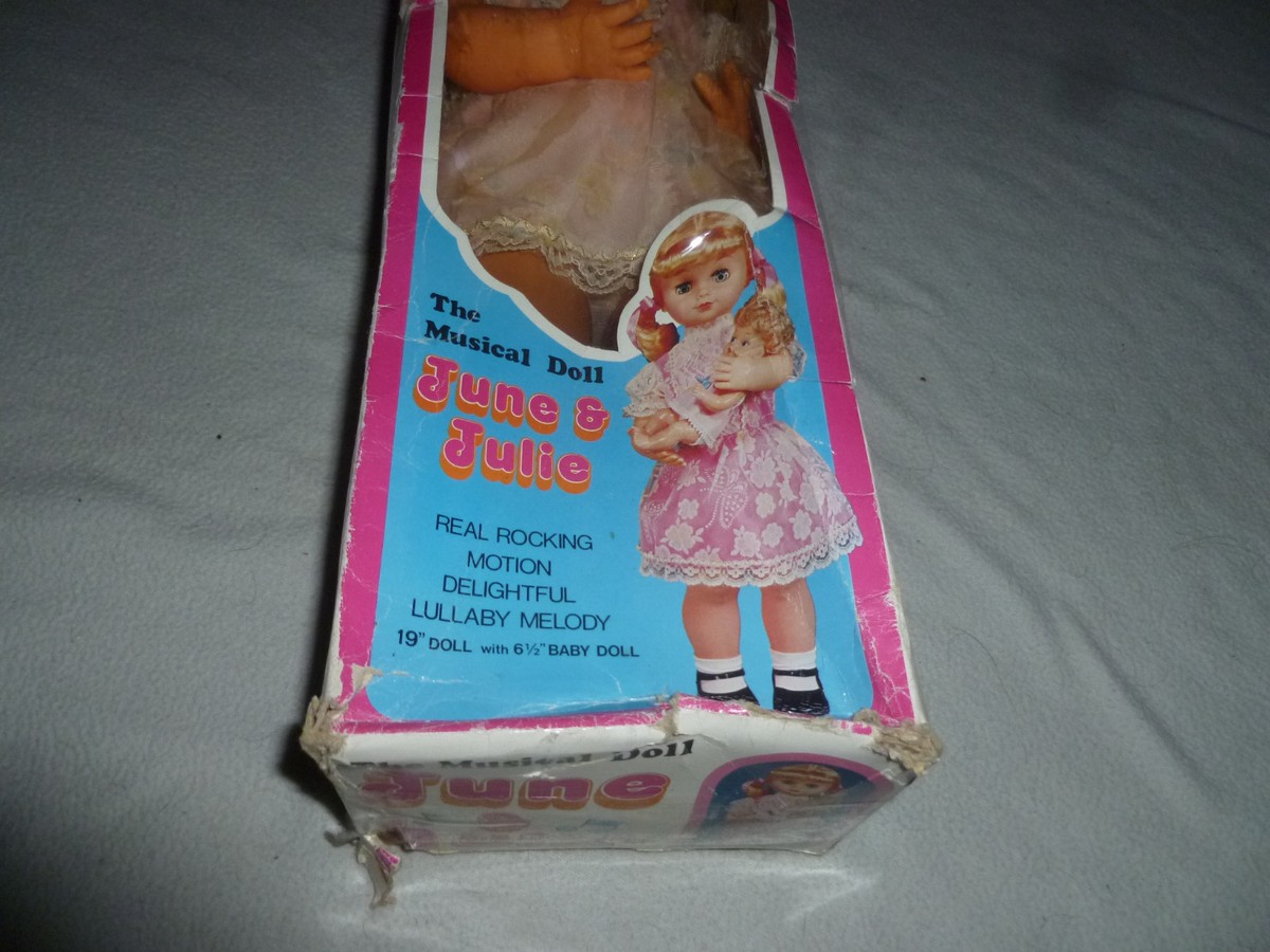 VINTAGE BOXED MUSICAL 19