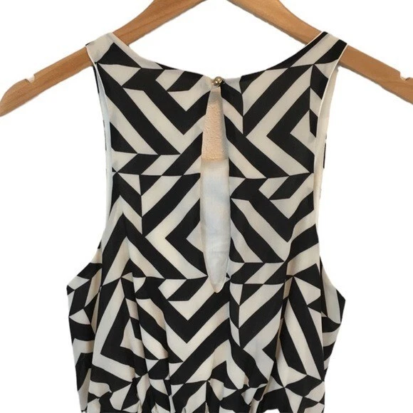 Vestido Francescas Talla Pequeña Negro Blanco Plisado Sin Mangas Cintura Elástica Foto 4 de 4