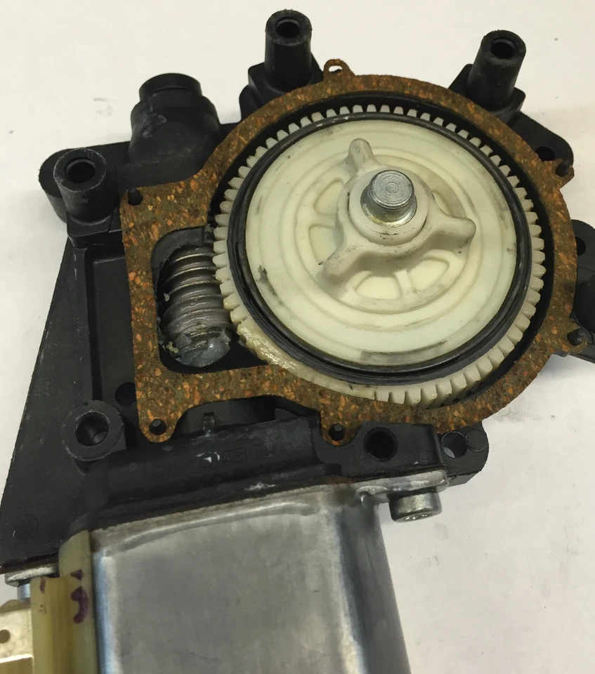 Motor elevador ventana trasero izquierdo 47-2130 (Reman) se adapta a: 88-91 BMW 318i 325e 325i 325iX Foto 2 de 3