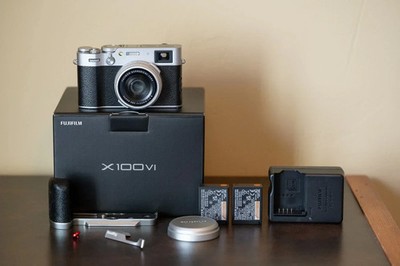 Fujifilm X100VI 40.2MP Digital Camera Silver + Accessories - ''Read Description''