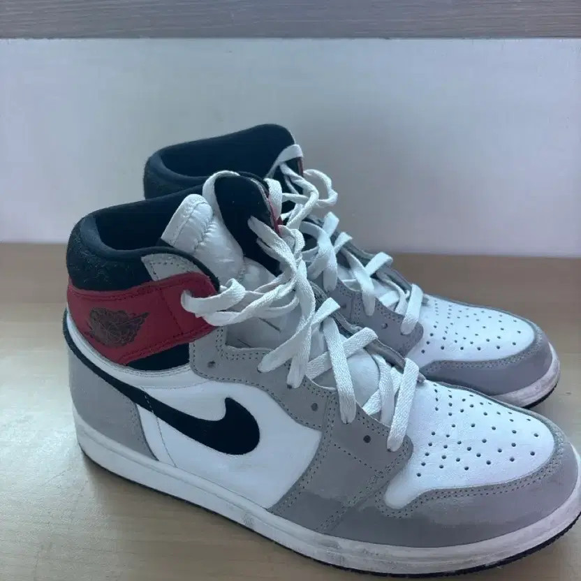 Nike Jordan 1 Smoke Gray Basketball Shoes thumbnail 4