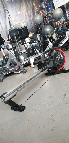 Vogatore Life fitness Gx usato, vogatore, attrezzatura palestra commerciale - Foto 2 di 18