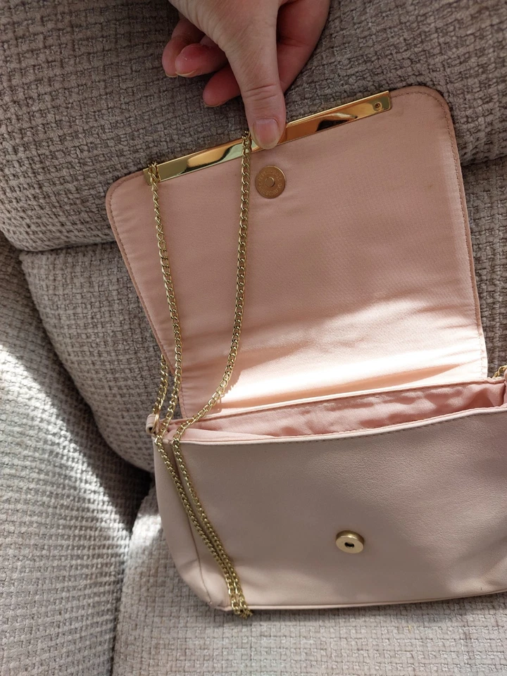 Lovely Pink Bag By New Look With Beautiful Cut Out Details On Thr Front Flap - Image 4 of 4