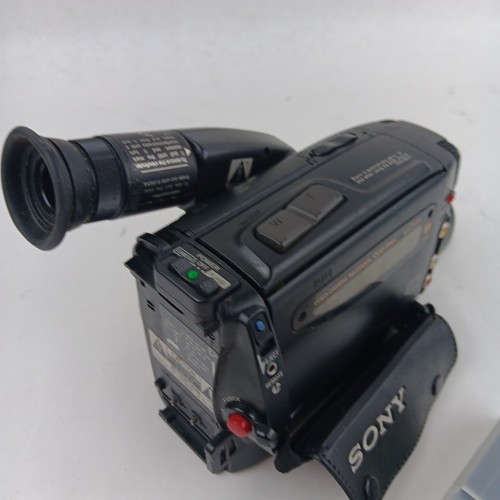 Videocámara Sony Video8 Handycam CCD-TR61 8 mm 2 baterías piezas solo como está - Imagen 4 de 10