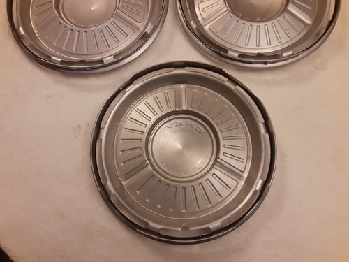Vintage Set Of Three Chevy Hubcaps 13'' Inch - Picture 6 of 7