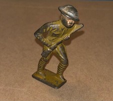 GREY IRON  SOLDIER CHARGING WITH RIFLE  TOY SOLDIER VINTAGE