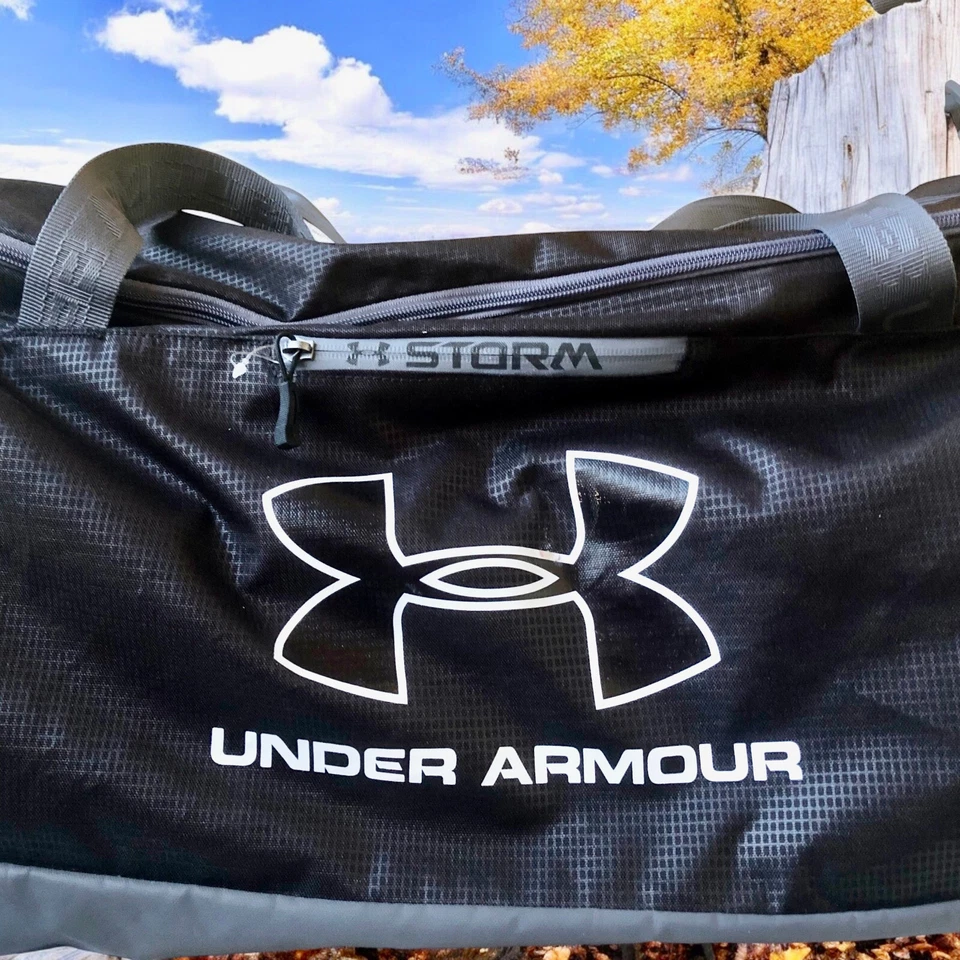 Bolso de Lona Under Armour STORM HEAT GEAR Gris y Negro Logotipos Asas + Correa Foto 4 de 4