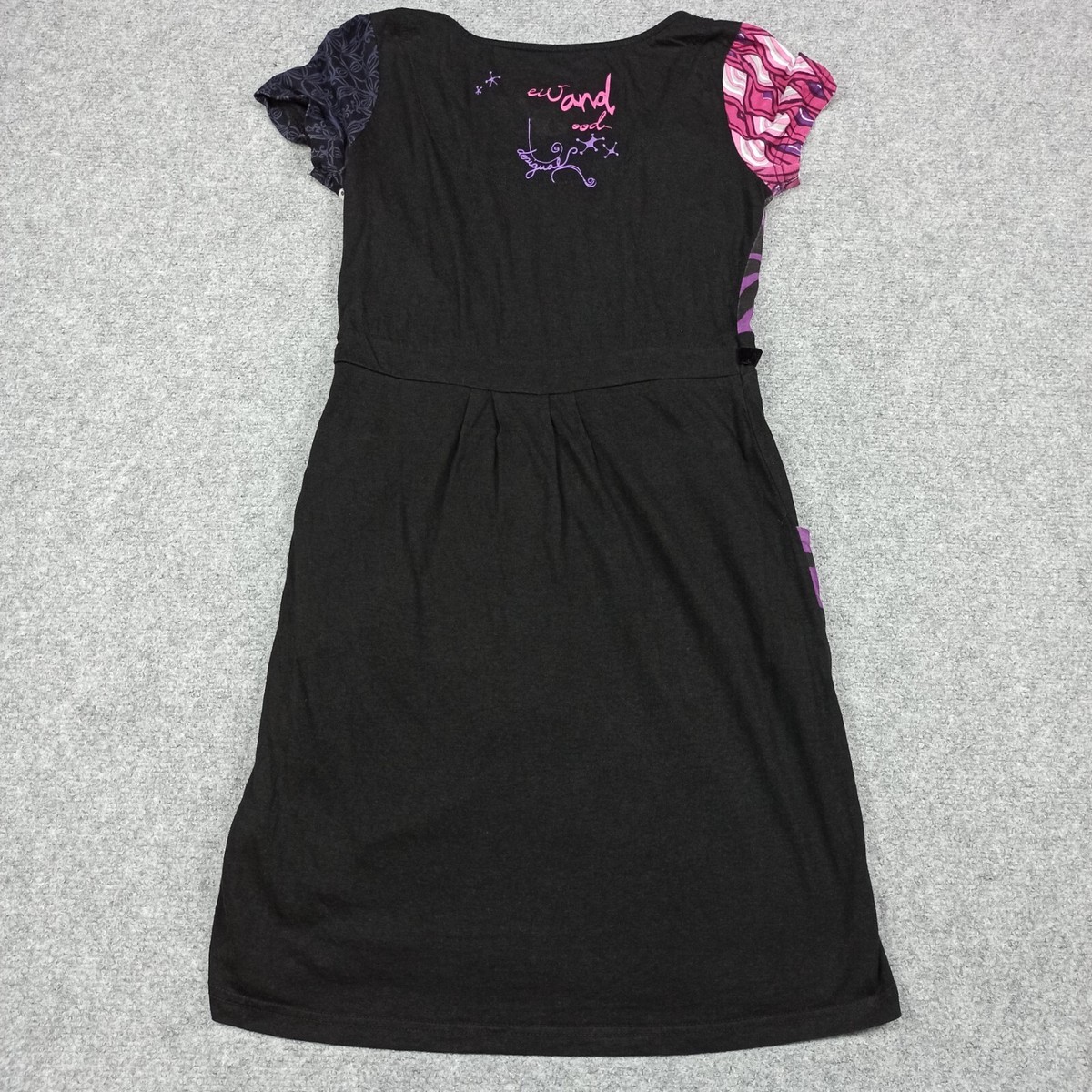 Robe Desigual Femme Taille M - Mini Robe Ajustée Fleurie - Manches Courtes - Viscose/Coton - Occasion Très Bon État