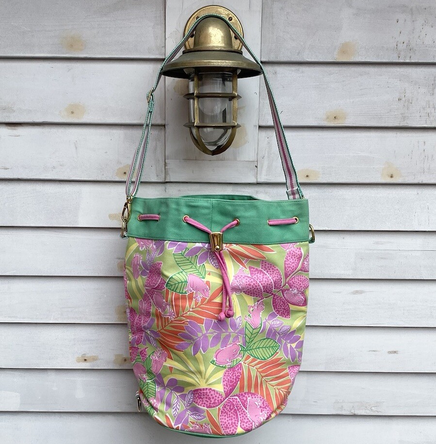 Lilly Pulitzer Canvas Drawstring Shoulder Bag With Frogs  display picture 2