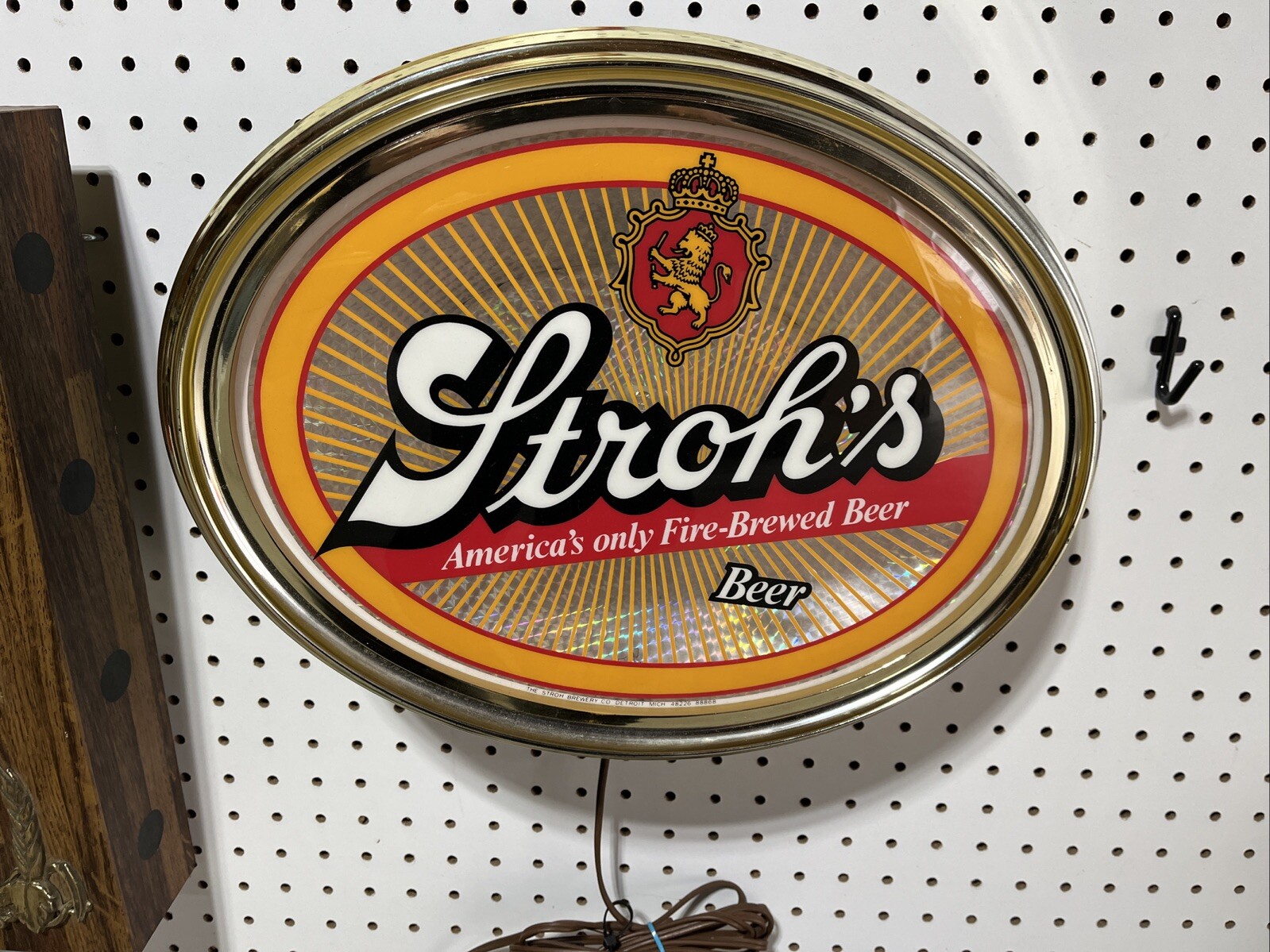 Vintage Stroh's Electric Lighted Beer Oval 88868 Bar Decor for Man Cave