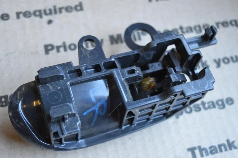 Manija de puerta trasera izquierda del lado del conductor Scion XB 2004 2005 2006 Foto 3 de 4