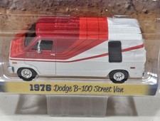 Greenlight 1:64 Country Roads 1976 Dodge B-100 Street Van vehicle white red