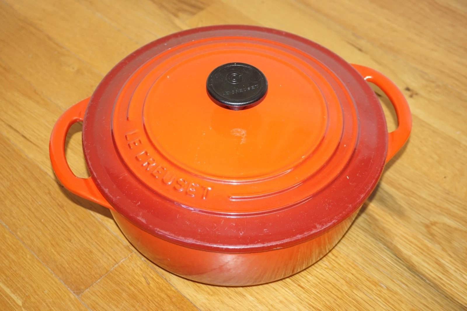 Le Creuset 22 Cast Iron Dutch Oven Red