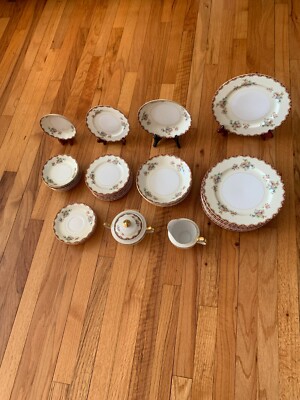 METO CHINA N S P CHINA MADE IN JAPAN 37 PIECES.8 DINNER PLATES, 7 CEREAL /SALD
