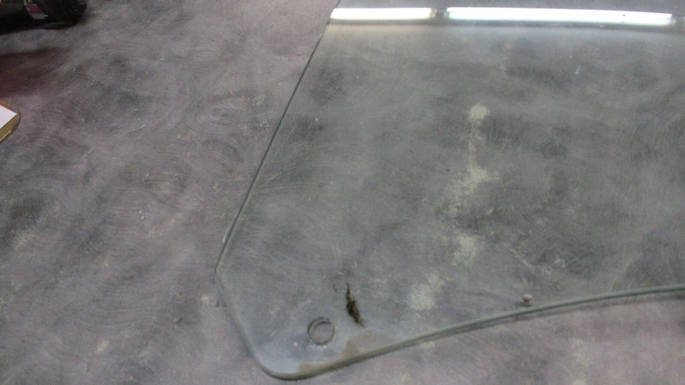 PLYMOUTH BARRACUDA 1967-1969 CUARTO DE CRISTAL LADO IZQUIERDO FASTBACK TRANSPARENTE Foto 2 de 4