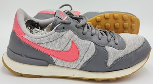 nike internationalist coral
