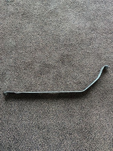 Fuel tank mounting bracket