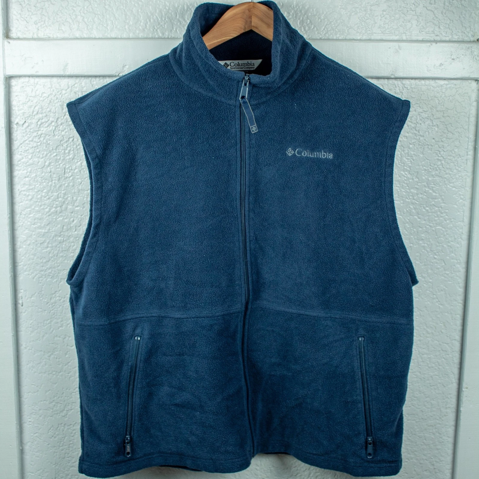 Columbia Men’s XL Navy Fleece Zip Front Vest Outdoor Layering 100% Polyester
Opens in a new window o