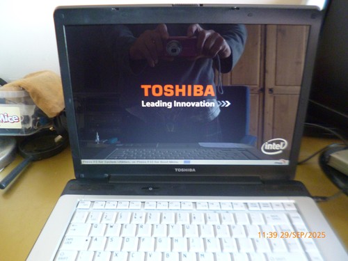 Laptops x 3 working. Selling as spare/repair/parts(Ref:4) - Picture 4 of 12