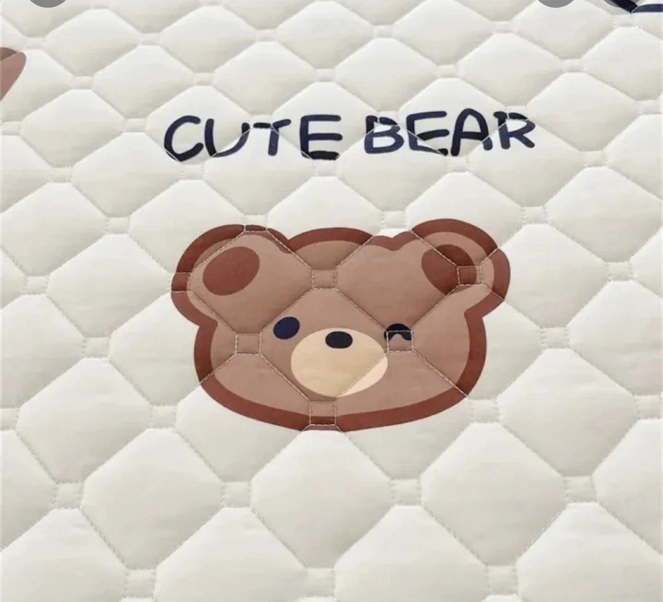 Funda de colchón impermeable para niños lindo estampado de oso | Almohadilla de colchón acolchada suave Foto 4 de 4