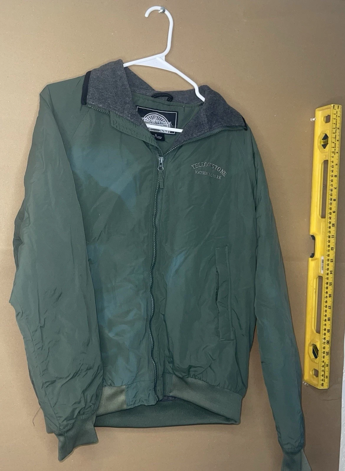 Yellowstone National Park Weatherproof Windbreaker Green Emroided Size S
