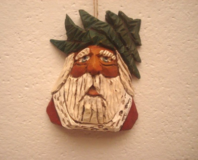3 '' HANDCARVE BALSA WOOD  HEIRLOOM TRADITIONAL  SANTA WITH  TREE HAT ORNAMENT