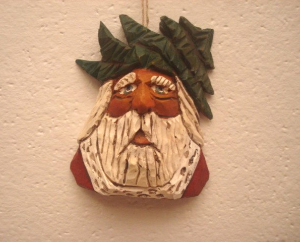 3 " HANDCARVE BALSA WOOD  HEIRLOOM TRADITIONAL  SANTA WITH  TREE HAT ORNAMENT