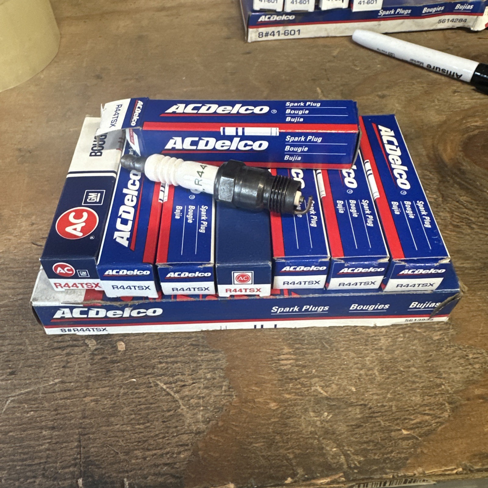 ACDelco Spark Plugs Stock No. 5613935 R44TSX Pack of 8 NOS
