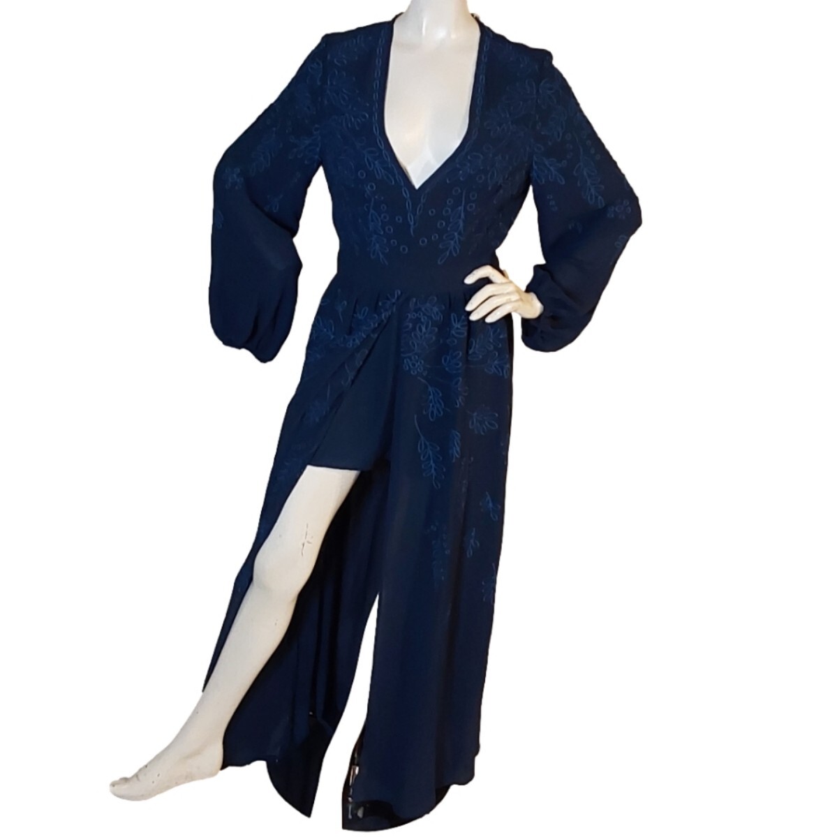 HONEY PUNCH EMBROIDERED MAXI NAVY SLIT FRONT KEY HOLE BACK DRESS WITH SHORT