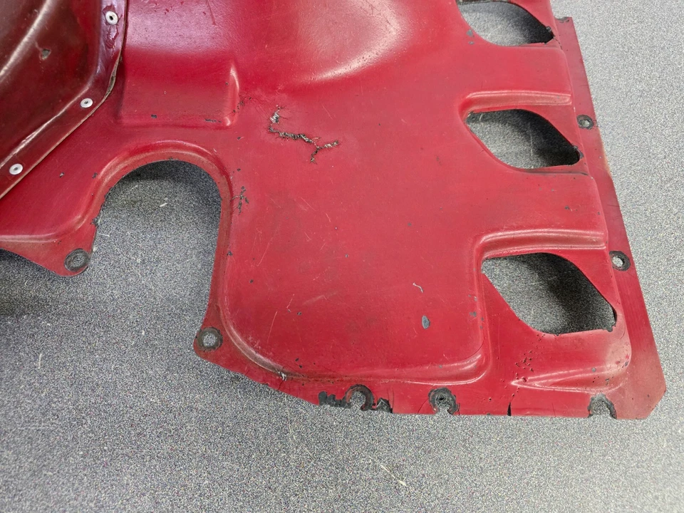 CUBIERTA DE MOTOR DE FIBRA DE VIDRIO NEGRA USADA ORIGINAL PORSCHE 911 2.2 PINTADA DE ROJO 70-71 Foto 3 de 4