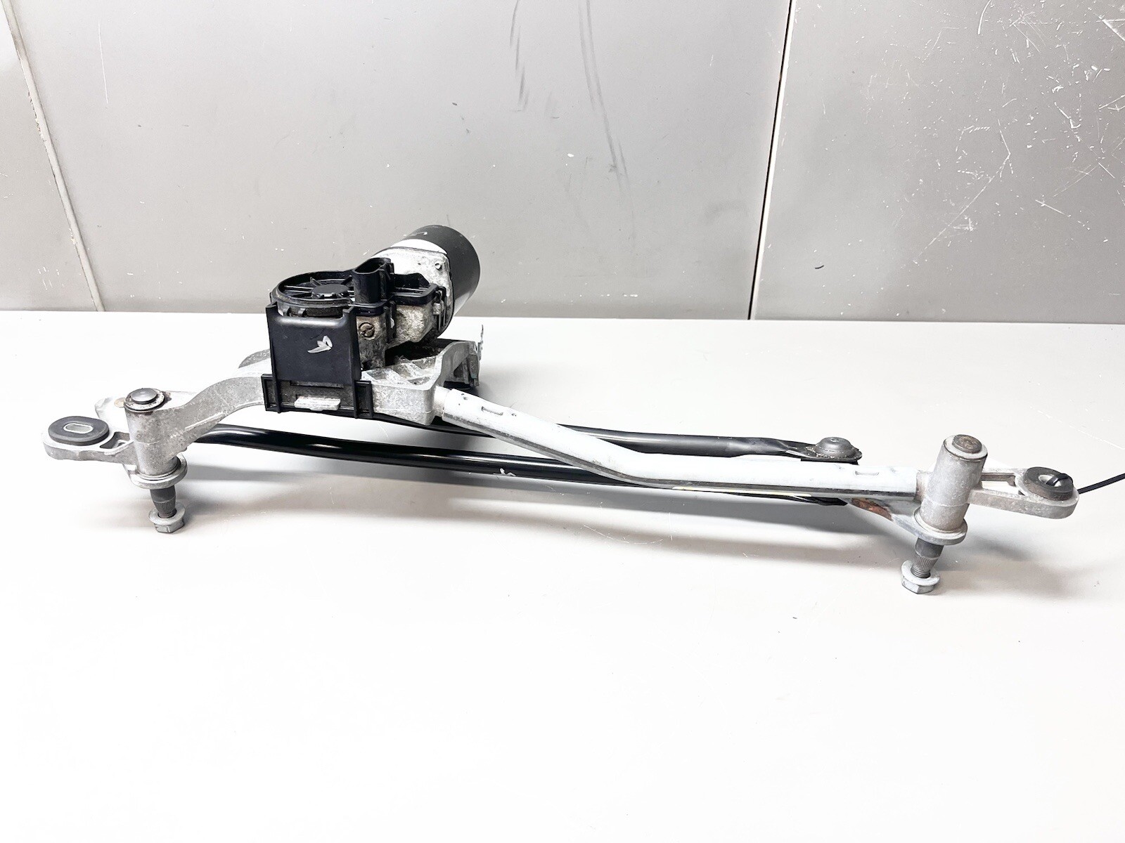 ⭐️2014-2020 MASERATI QUATTROPORTE FRONT WINDSHIELD WIPER MOTOR LINKAGE OEM