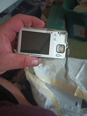 HP Photosmart R742 7.0MP Compact Digital Camera Not Working For Parts