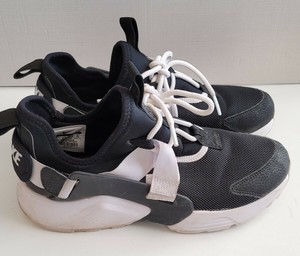 nike air huarache city low black and white