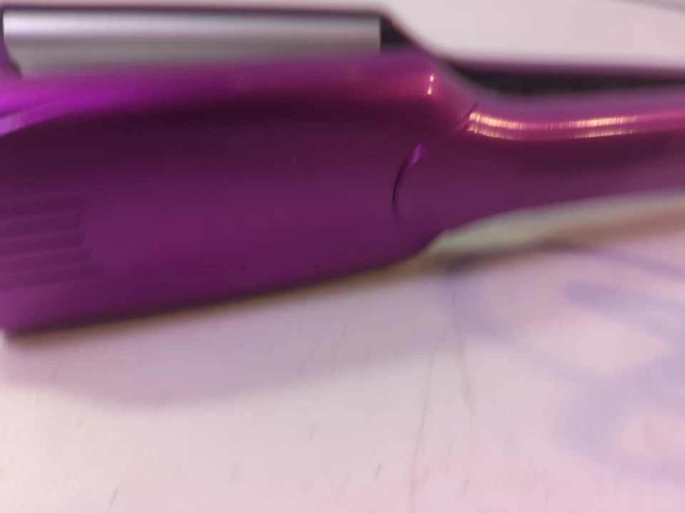 Cabeceira de Cama TIGI Waveaholic 2” Ondas Apertadas Crimpador Alisador Roxo Cabo Giratório - Imagem 4 de 4