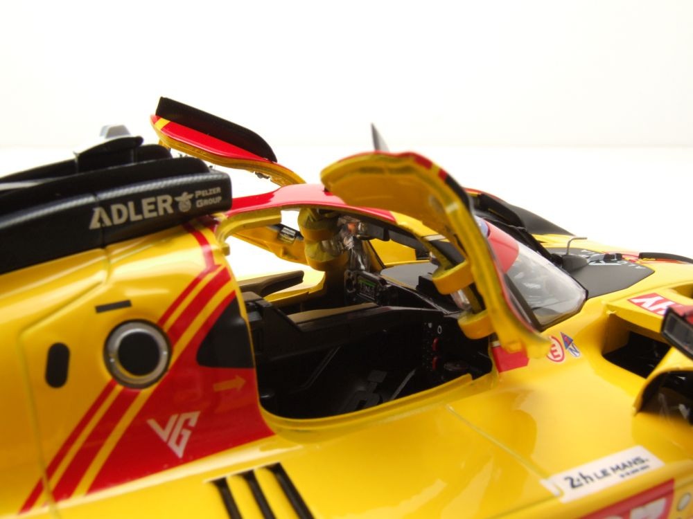 Ferrari 499P 83 Le Mans 2024 mit Vitrine Modellauto 118 Bburago